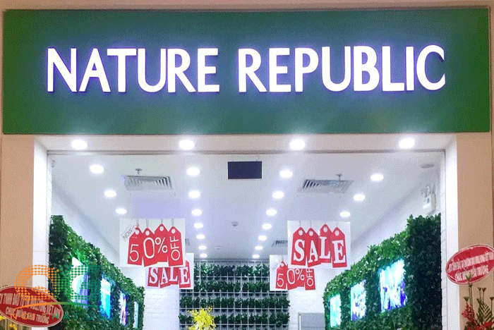 Thiết kế trọn gói cửa hàng mỹ phẩm tại Hà Nội
